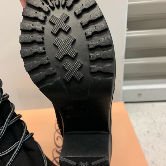 Black lace 🎁up boot/ NEW NEVER WORN 👍👢!!!!! / Sale 👍👍👍 - Picture 4 of 4